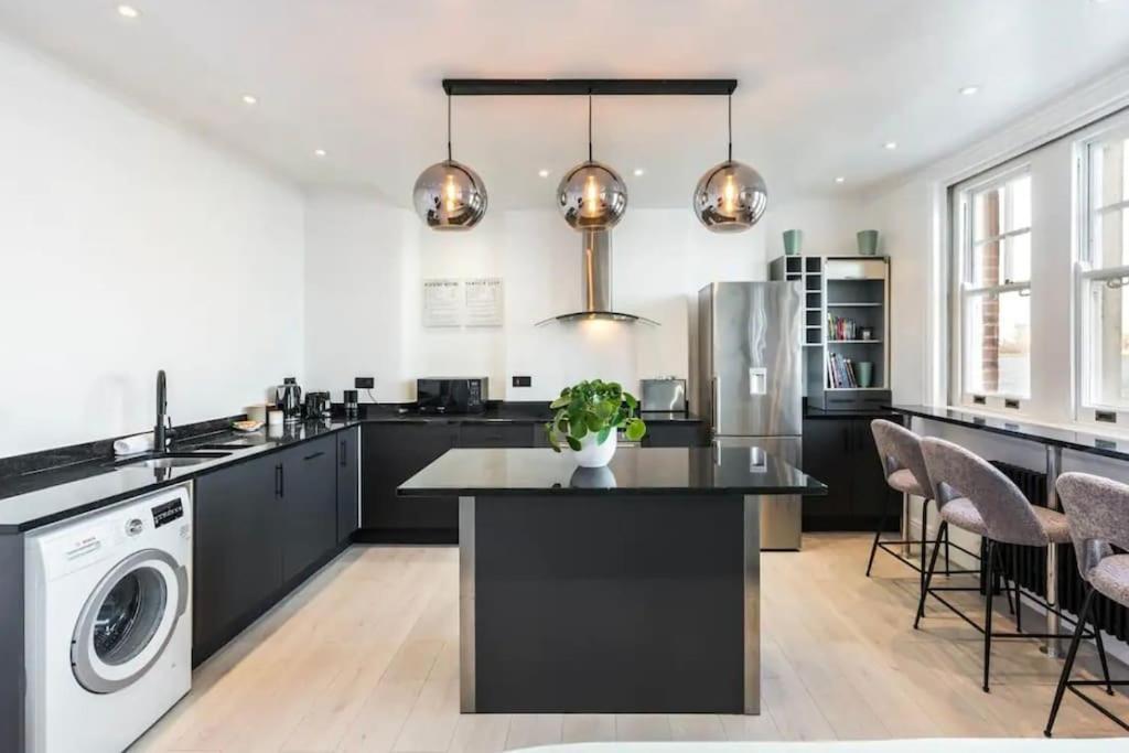 3 X Bedroom Riverside Flat With Hot Tub On Roof Terrace London Exterior foto