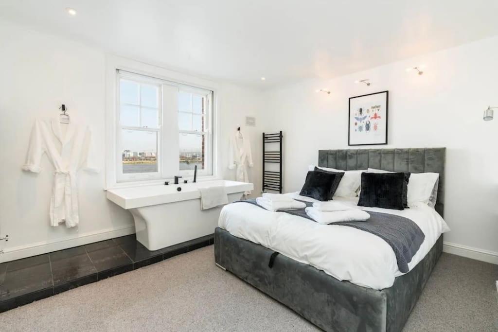 3 X Bedroom Riverside Flat With Hot Tub On Roof Terrace London Exterior foto