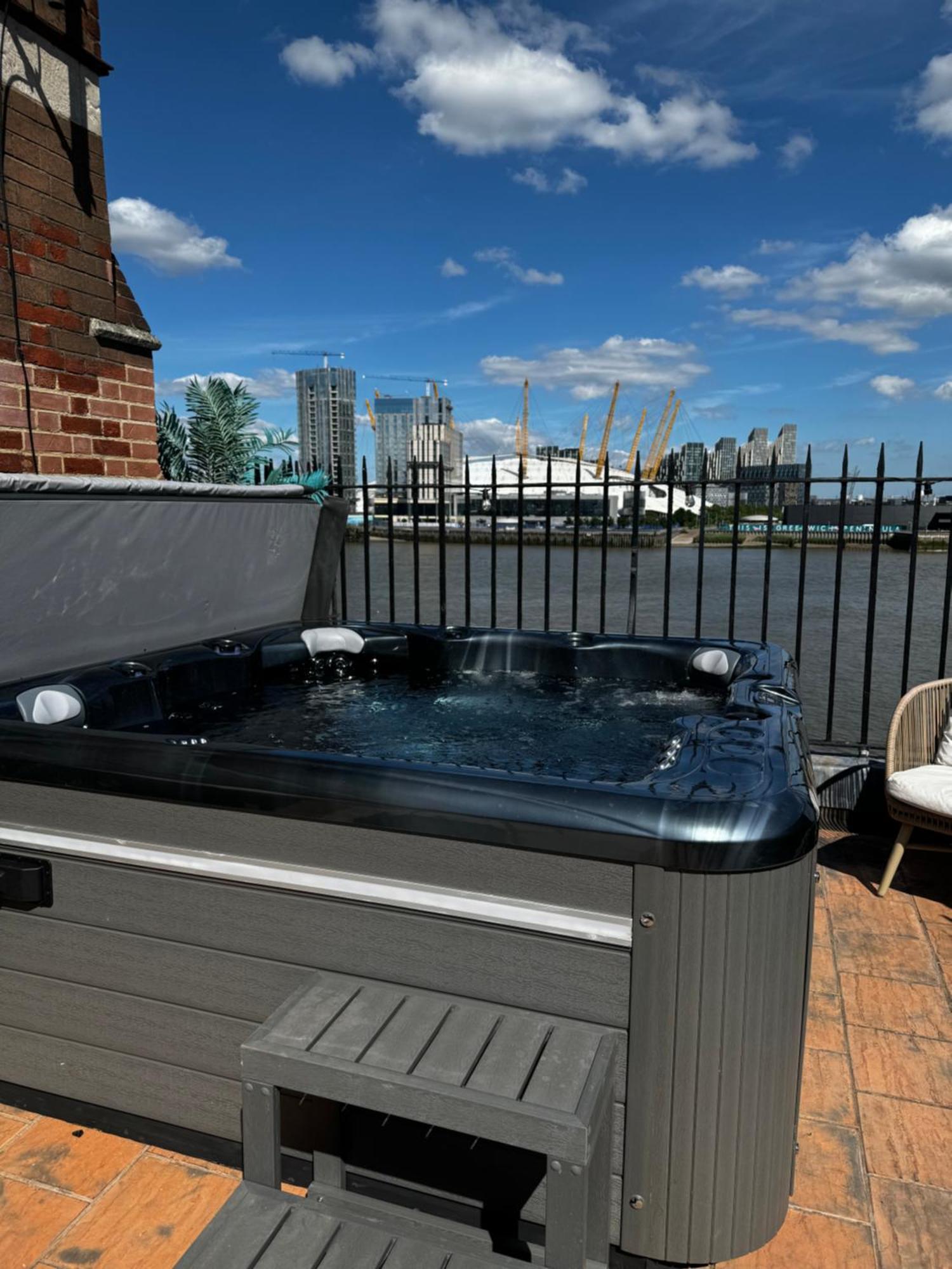 3 X Bedroom Riverside Flat With Hot Tub On Roof Terrace London Exterior foto