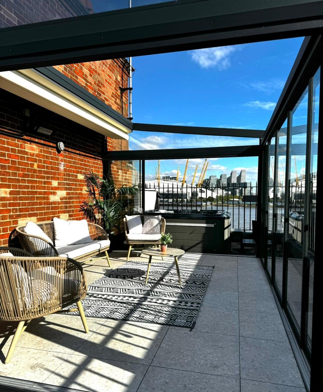3 X Bedroom Riverside Flat With Hot Tub On Roof Terrace London Exterior foto